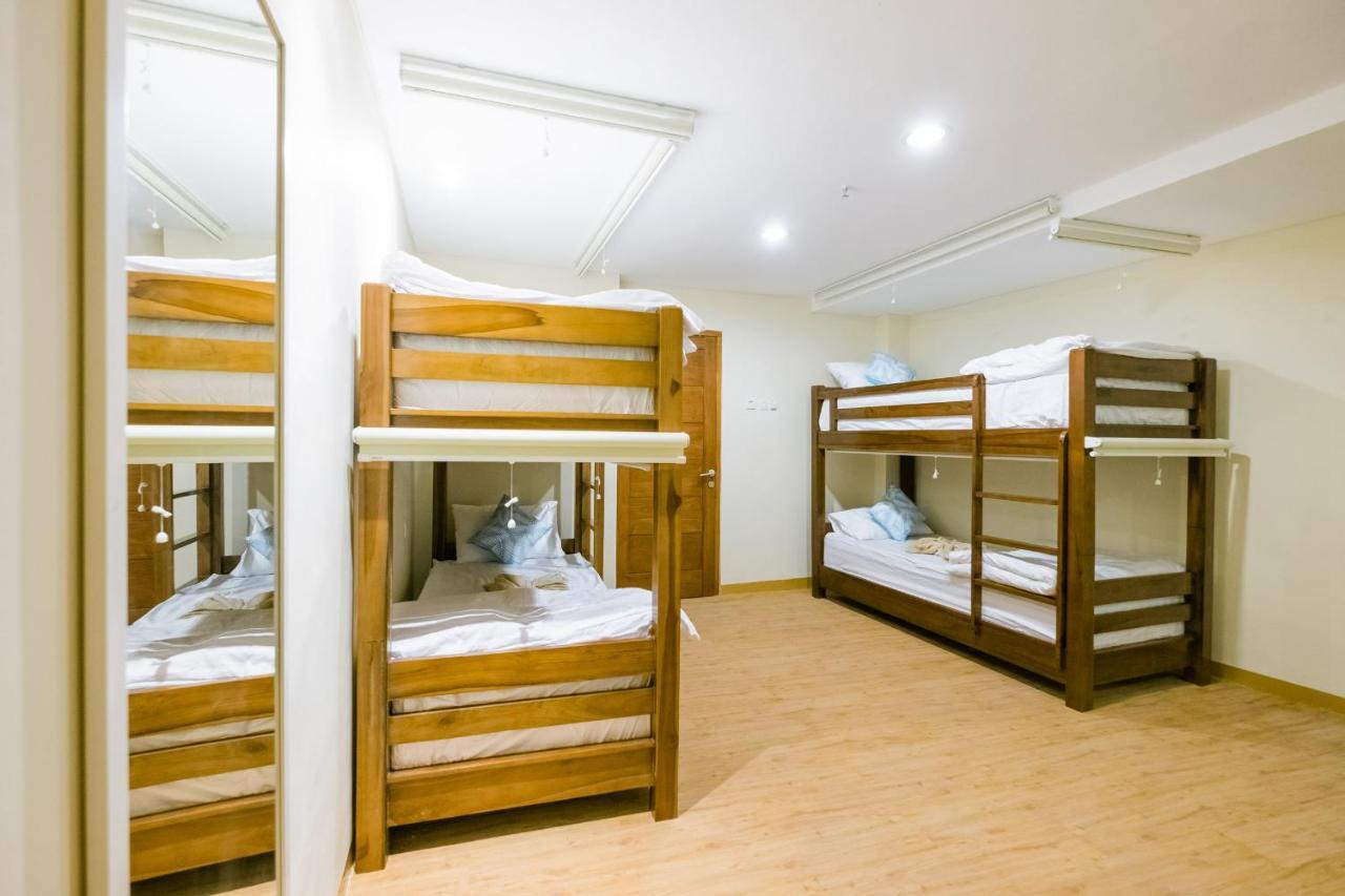 Caroline Hostel Canggu  Bagian luar foto