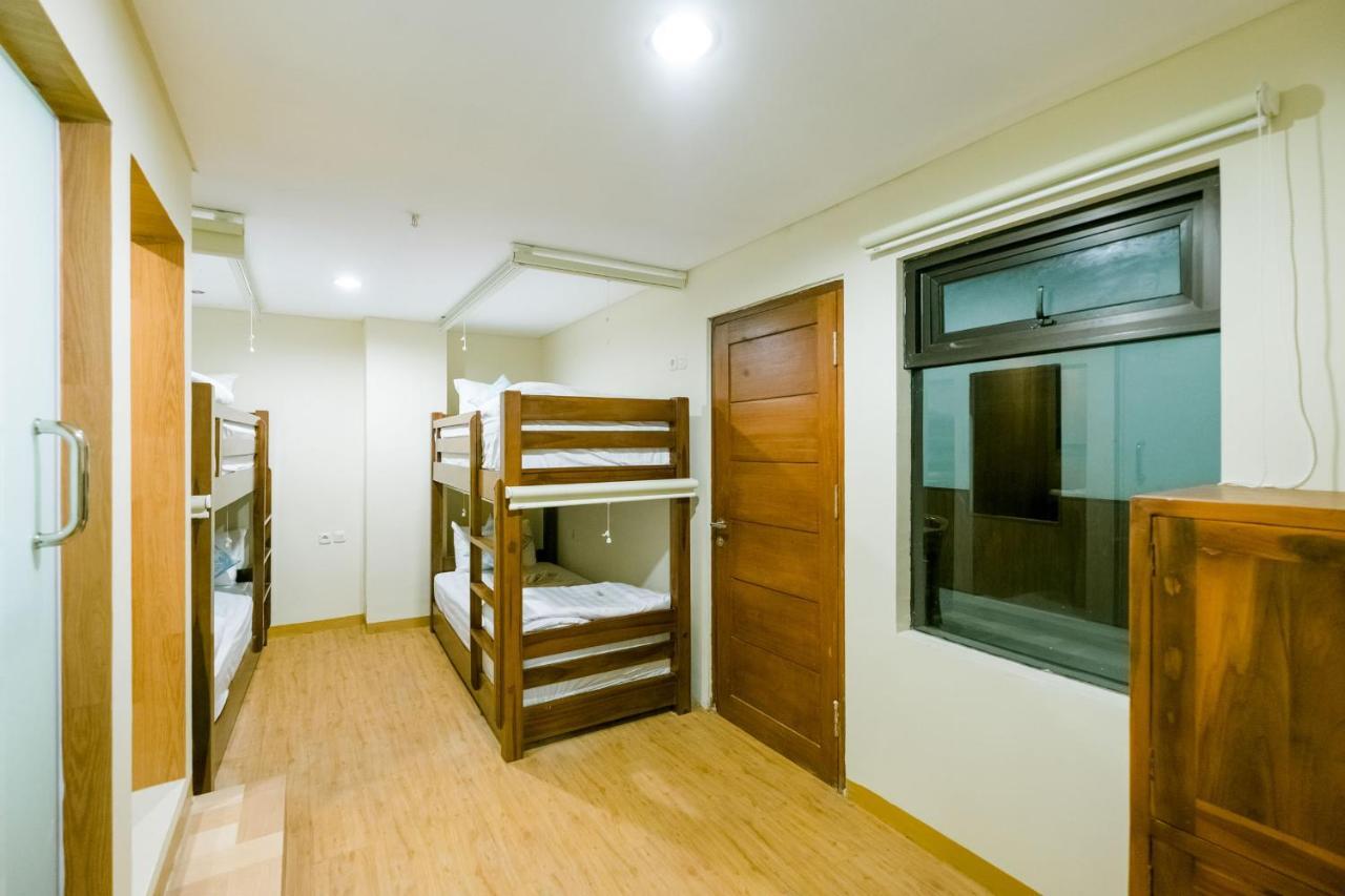 Caroline Hostel Canggu  Bagian luar foto