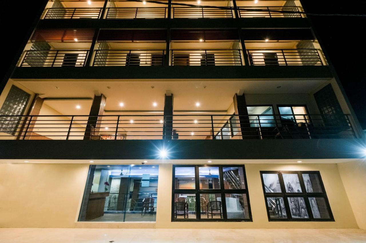 Caroline Hostel Canggu  Bagian luar foto