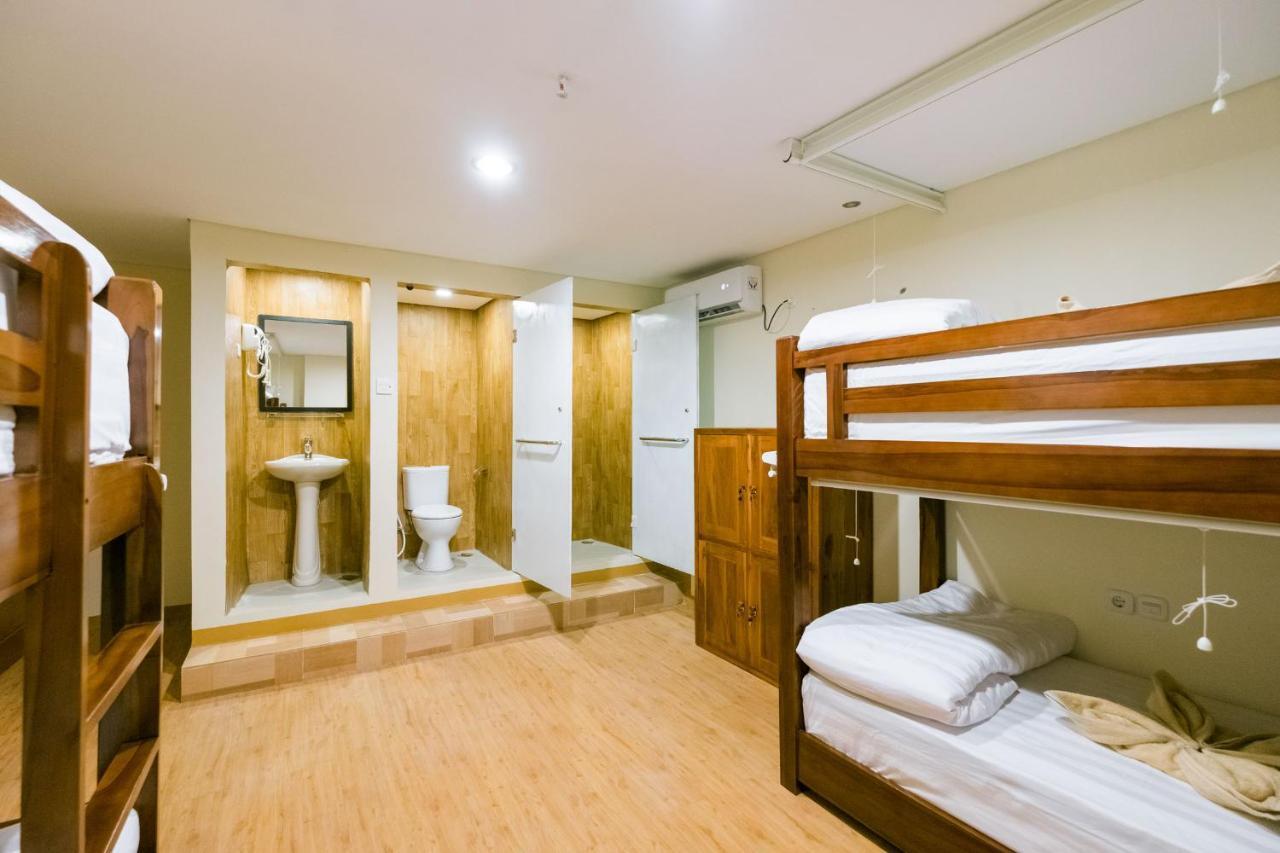 Caroline Hostel Canggu  Bagian luar foto