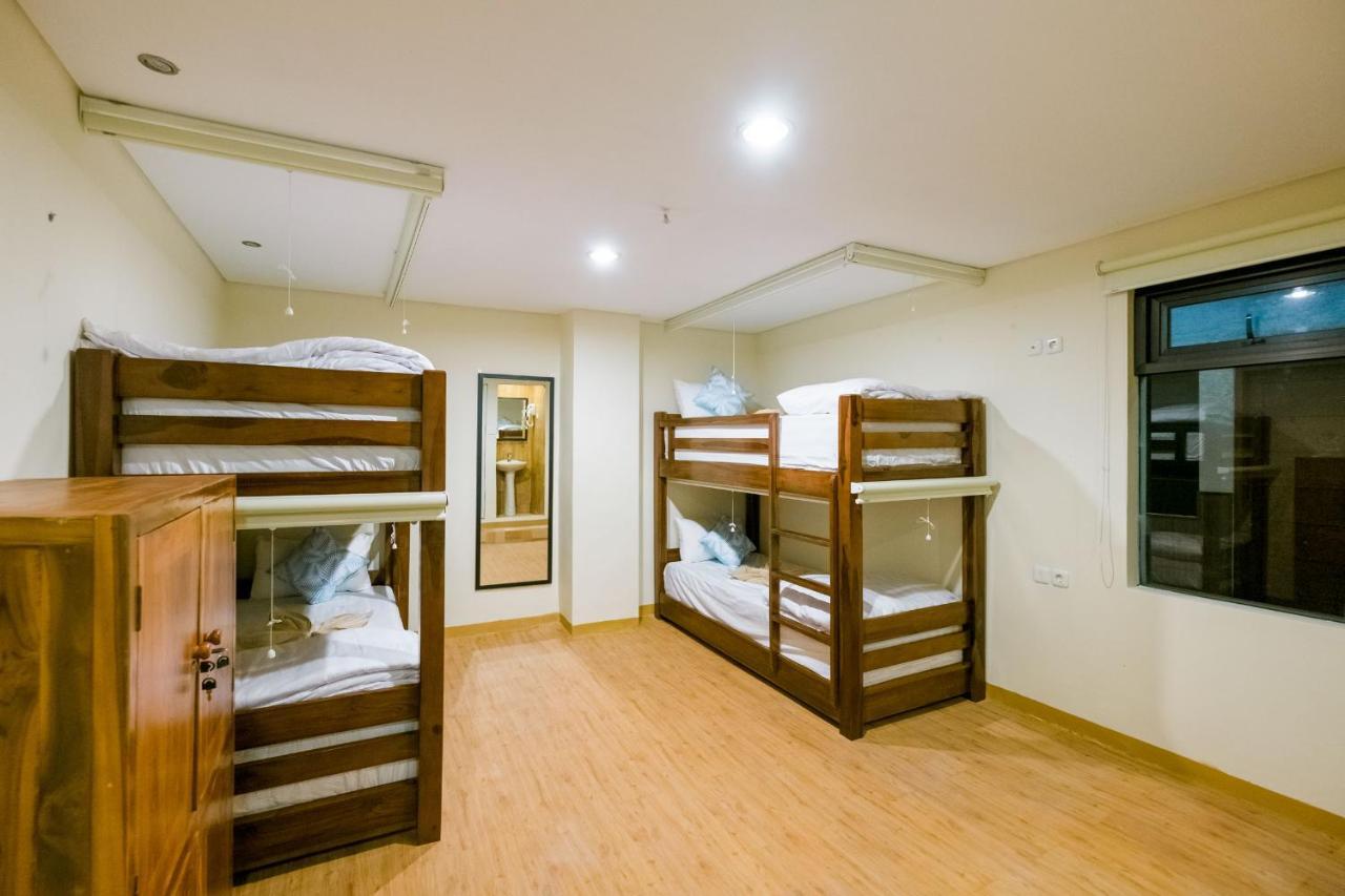 Caroline Hostel Canggu  Bagian luar foto