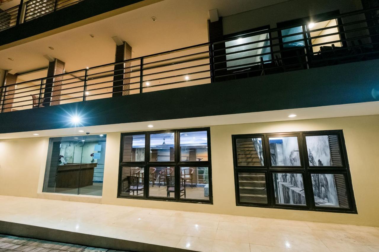 Caroline Hostel Canggu  Bagian luar foto