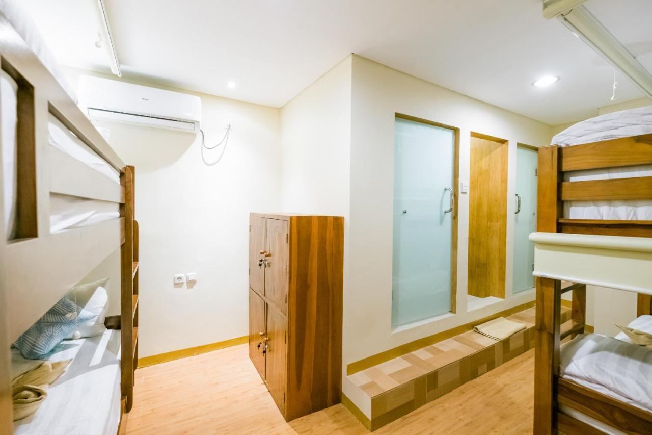 Caroline Hostel Canggu  Bagian luar foto